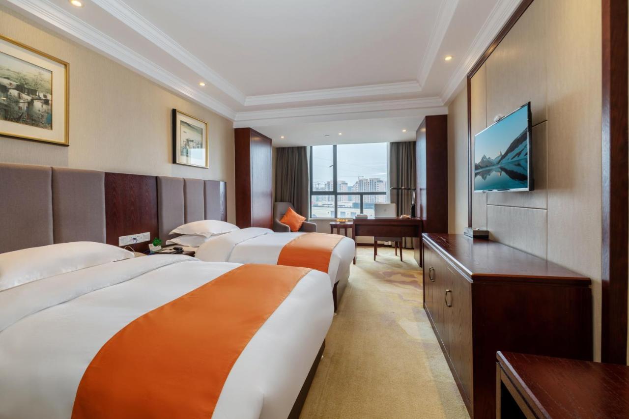 Huzhou Wealth Hotel ภายนอก รูปภาพ